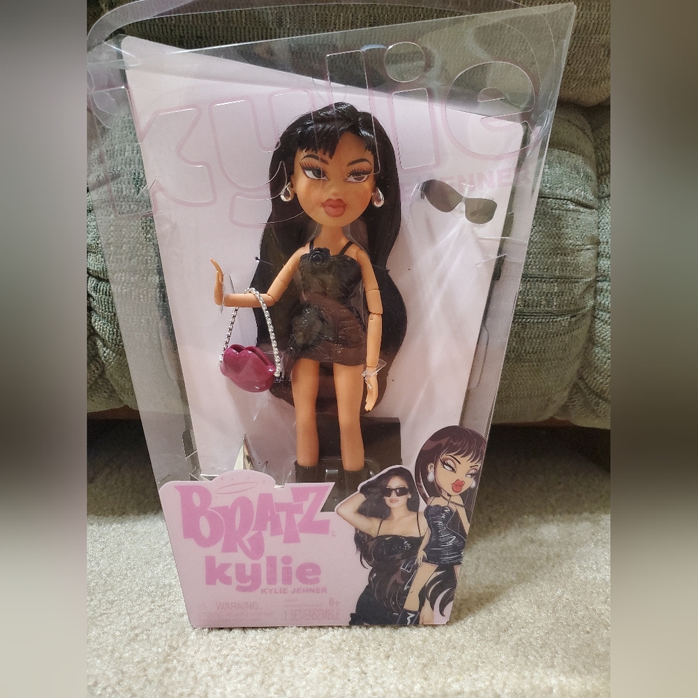 NWT Kylie Jenner Bratz Doll - Picture 4 of 4
